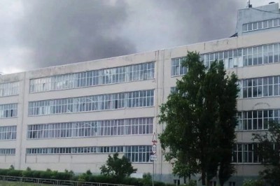 В Шахтах крупный пожар на фабрике «Глория Джинс»: видео