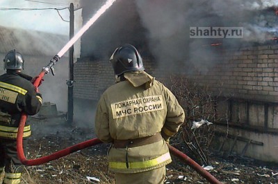 В Шахтах сгорела квартира в многоквартирном доме на Артеме