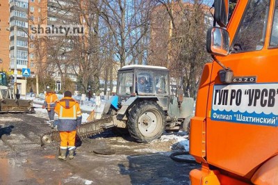 Вскрыли новый асфальт в г. Шахты на улице Советской: устраняли порыв