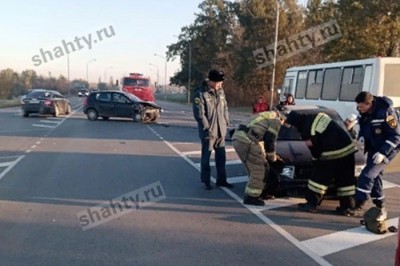 Столкнулись рядом с г. Шахты Lada-2112 и Renault Logan SR: ищут записи с видеорегистраторов