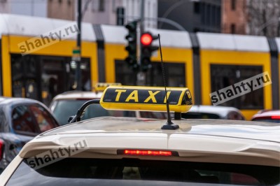 Таксист украл в Шахтах у пассажирки кошелек с деньгами