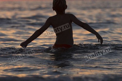 С начала лета на водоемах утонули 155 детей в России