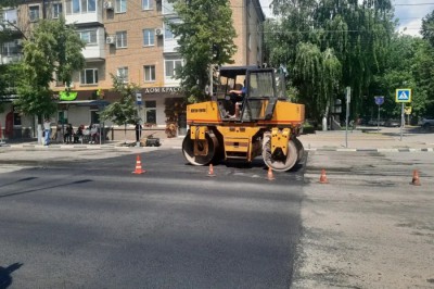 В центре в Шахтах демонтируют «лежачие полицейские»