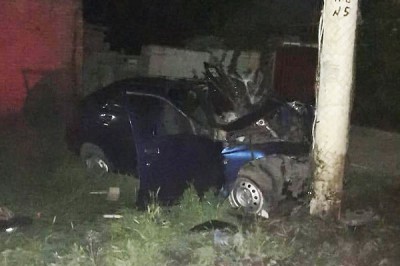 В Шахтах ВАЗ протаранил столб — пассажир погиб