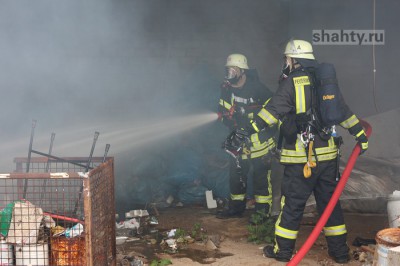 В Шахтах сгорели дома в переулке Сокольническом, а также на улицах Столетово и Нариманова