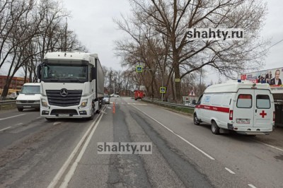 Фура задавила пешехода на дороге в Ростовской области