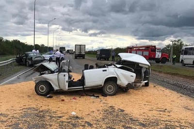 Погибла пассажирка под Волгодонском: на трассе столкнулись Chevrolet и ВАЗ-2107
