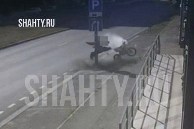 Несовершеннолетний на питбайке протаранил дорожный знак в Ростовской области