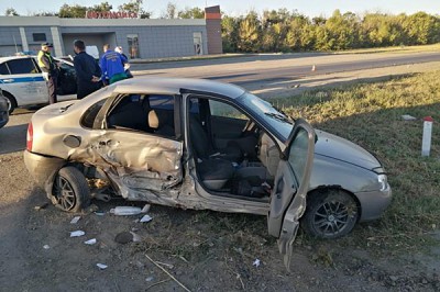 ДТП на трассе под Новочеркасском: столкнулись Lada Kalina и Nissan Almera