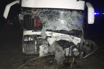 Двое погибли, трое пострадали при столкновении автобуса и автофургона в Ростовской области