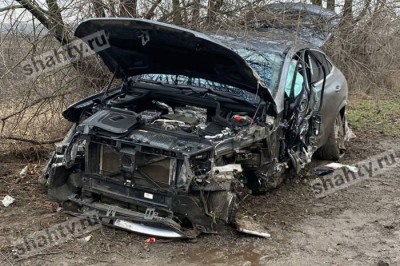 Автоледи пошла на обгон: столкнулись четыре машины в Ростовской области: пострадал водитель
