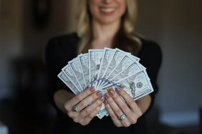Женщина лишилась 75 тысяч, поверив в выигрыш в лотерею 1,5 млн рублей