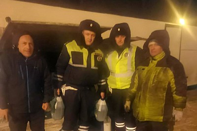 Сломался автобус в мороз на трассе М-4: пассажиров доставляли в г. Шахты на Аютинский пост