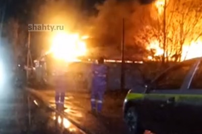 В Шахтах сгорело здание Почты России