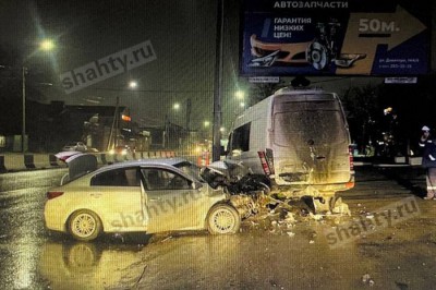 Погибла молодая женщина в Ростове: столкнулись три автомобиля