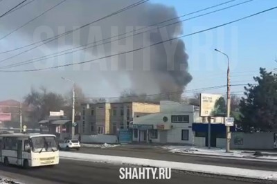 В г. Шахты сгорел большой гараж в районе переулка Сквозного