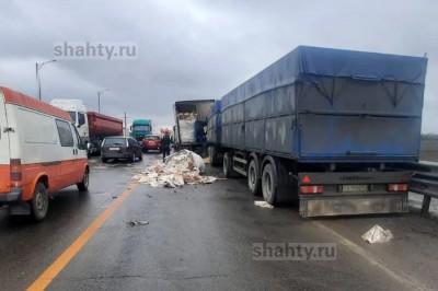 Массовое ДТП под Шахтами: столкнулись 7 машин на трассе М-4 «Дон»