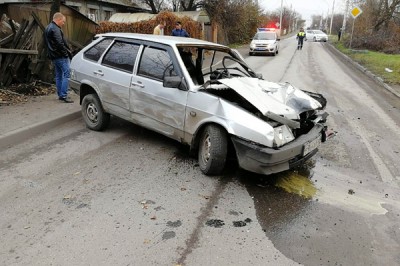 ДТП в г. Шахты устроила 32-летняя девушка на «Солярисе»