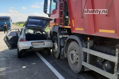 Автоледи угробила свою пассажирку на трассе в Ростовской области, не уступив фуре MAN