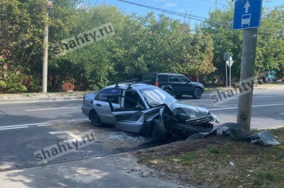 Погиб 33-летний пассажир: Chevrolet влетел в столб в Ростове
