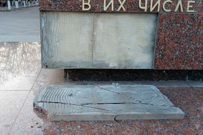 Отвалившаяся облицовка памятника в Шахтах заинтересовала следком и Бастрыкина