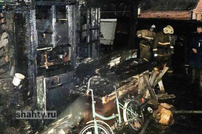 В Шахтах сгорел 61-летний мужчина в летней кухне в переулке Тюменском