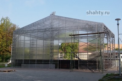 В Шахтах протекает крыша новой сцены в Александровском парке