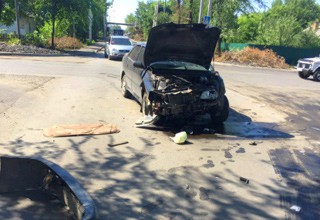 В г. Шахты пенсионер на «броневике» «Нива Лаура» не пропустила Chery A15, пострадал 13-летний ребенок