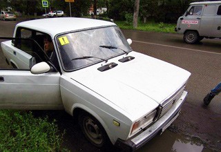 На «зебре» в г. Шахты сбили 26-летнюю маму с 3-летней дочкой