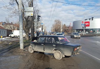 Сбил 10-летнюю девочку на переходе и врезался в столб