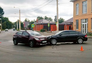 Пострадала 4-месячная девочка в ДТП на перекрестке просп. Карла Маркса и ул. Звездной в г. Шахты [Фото]