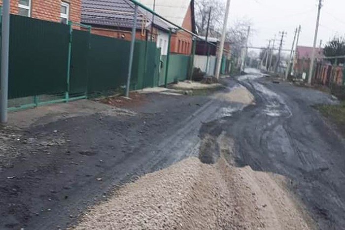 В г. Шахты по-новому ремонтируют дороги, используя частичную отсыпку