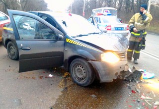 На дороге Центр — Артем г. Шахты столкнулись три машины [Фото]
