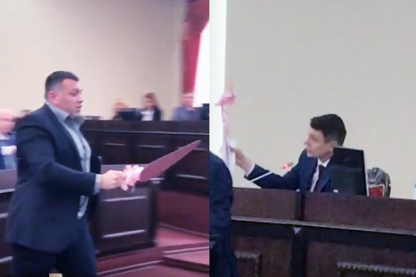 Сити-менеджеру г. Шахты вручили розовый мастерок и покритиковали [Видео]