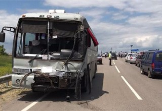 Жуткое ДТП — 2 автобуса столкнулись на трассе, пострадали 16 человек, двое погибли [Фото]