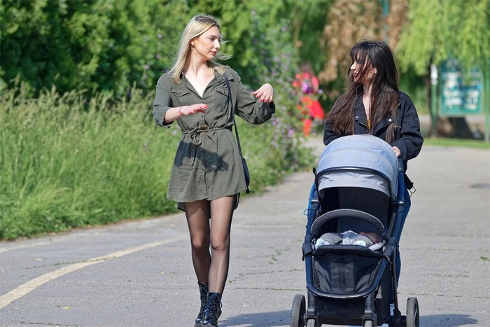 Ограбили женщину с ребенком в коляске, прогуливавшуюся по улице в Новошахтинске