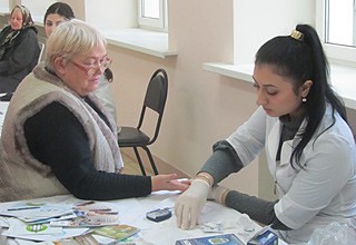 Жителям г. Шахты измерили сахар в крови