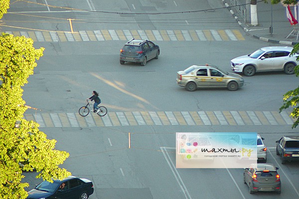 В центре г. Шахты иномарка сбила 31-летнего велосипедиста