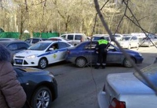 Иномарка врезалась в автомобиль ДПС в Ростовской области [Фото]