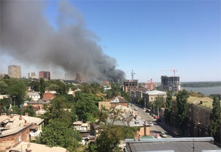 Горит жилой квартал в центре Ростова — статья обновляется [Фото + Видео]