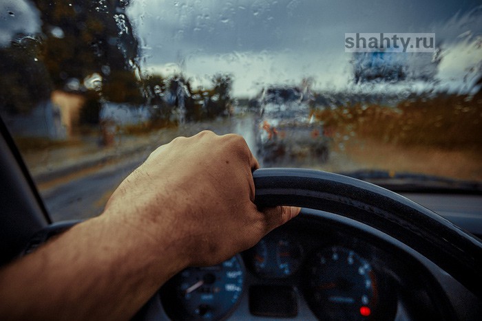 В Шахтах угнали автомобиль — 22-летний подозреваемый задержан по горячим следам