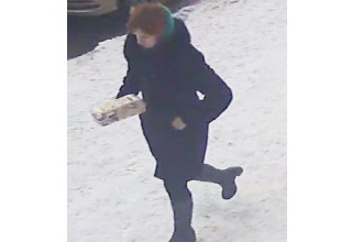 В мусорном баке нашли тело новорожденной девочки — дама попала на камеры видеонаблюдения