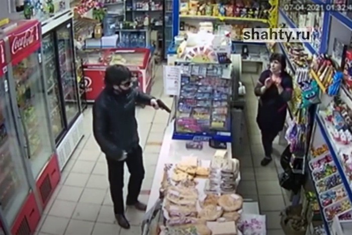 В Шахтах задержали грабителя, совершившего вооруженный налет на магазин: видео