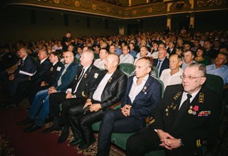 Губернатор наградил в г. Шахты горняков Дона и поздравил с Днем шахтера [Фото]