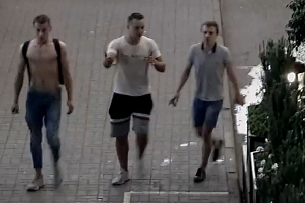 Грабеж в Ростове — ориентировка на троих подозреваемых