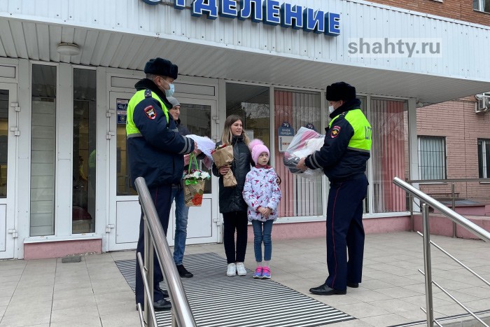 Инспекторы ДПС помогли беременной женщине вовремя добраться до роддома