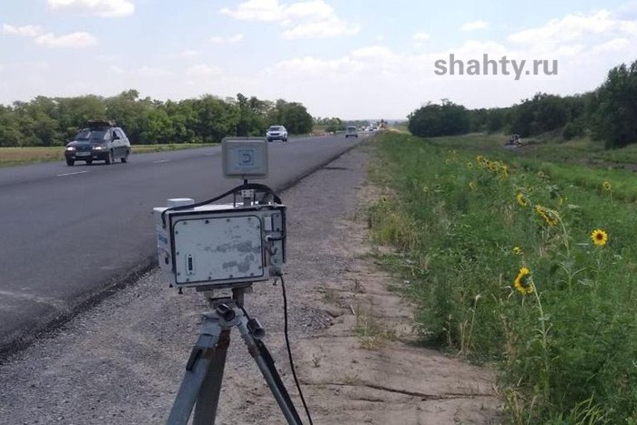 Хулиган из Шахт разбил фоторадар «КРИС-П» на дороге Шахты — Новочеркасск