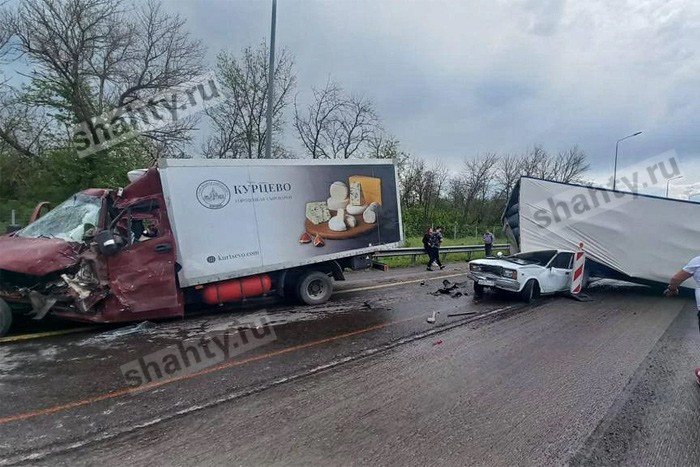 Пять машин столкнулись на трассе М-4 «Дон» в Ростовской области: погиб человек