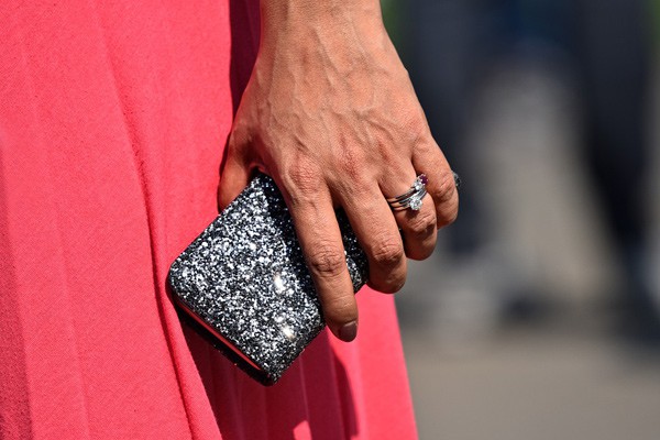 В Шахтах задержан грабитель, вырвавший из рук женщины кошелек с деньгами