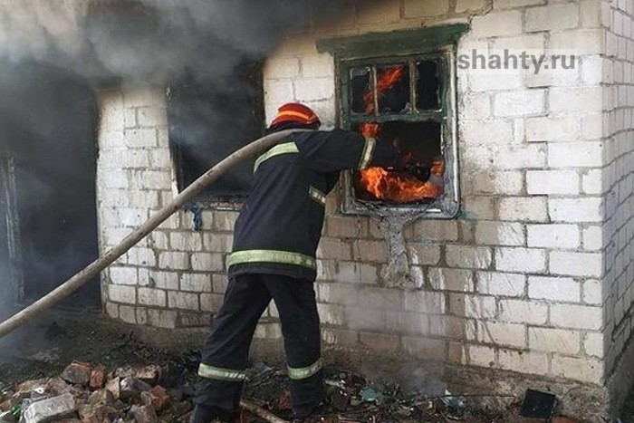 В Шахтах вспыхнул пожар в доме в городском районе Фрунзе